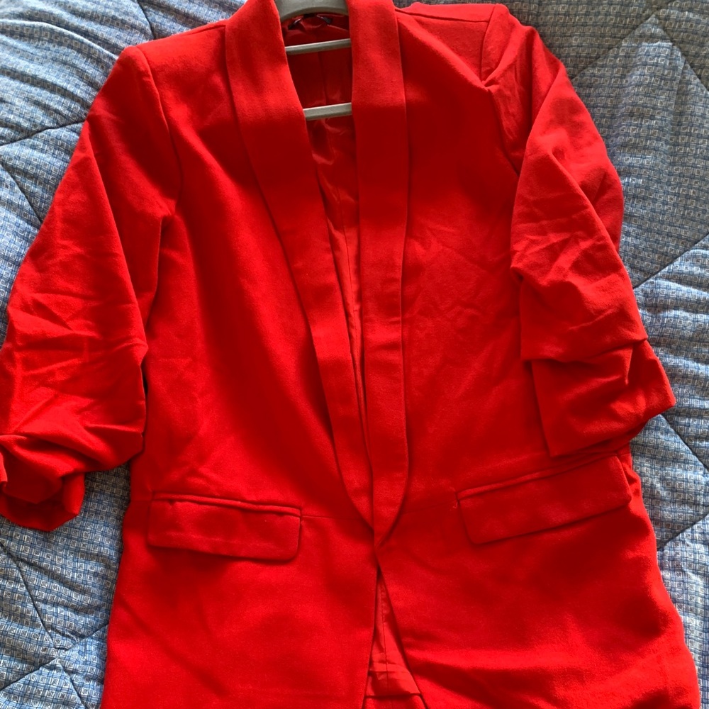 Red midi sleeve blazer with small shoulder pads